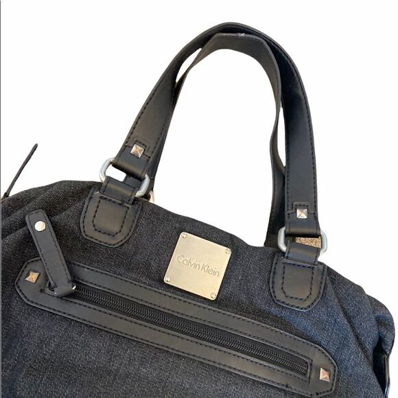 CALVIN KLEIN Black Fabric Small Zip Shoulder Bag - Picture 2 of 8